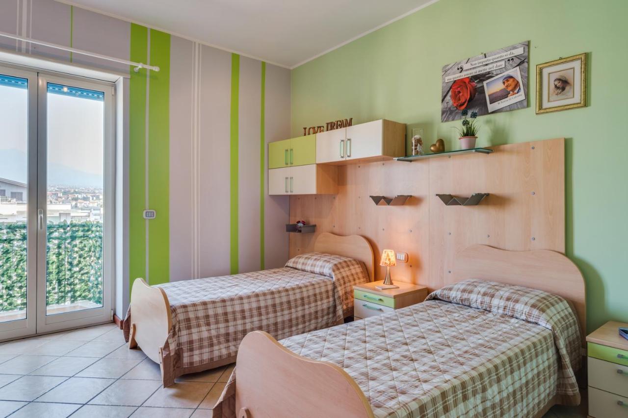 Roomy And Bright Apartment With Balconies X6 Катания Екстериор снимка