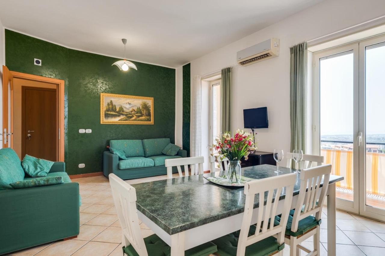Roomy And Bright Apartment With Balconies X6 Катания Екстериор снимка