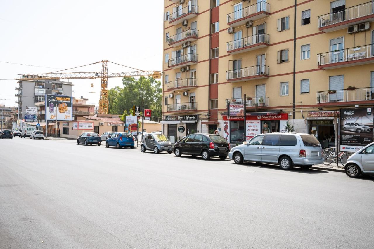 Roomy And Bright Apartment With Balconies X6 Катания Екстериор снимка