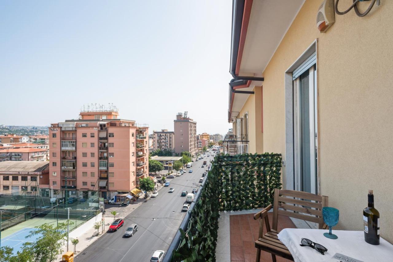 Roomy And Bright Apartment With Balconies X6 Катания Екстериор снимка