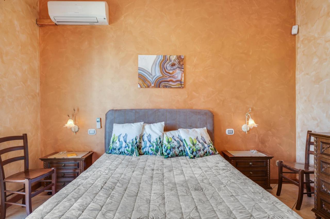 Roomy And Bright Apartment With Balconies X6 Катания Екстериор снимка