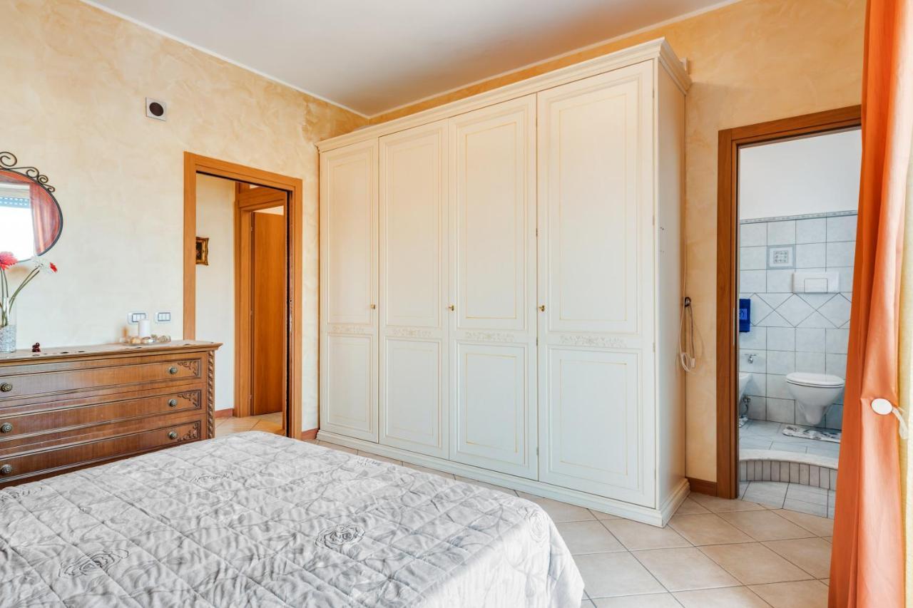 Roomy And Bright Apartment With Balconies X6 Катания Екстериор снимка