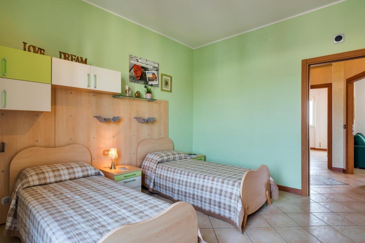 Roomy And Bright Apartment With Balconies X6 Катания Екстериор снимка
